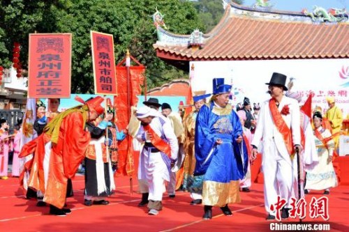 泉州知府、南安縣令,、市舶司官員,,以及國(guó)內(nèi)外客商等形象表演?!×挚?攝 泉州知府,、南安縣令,、市舶司官員,以及國(guó)內(nèi)外客商等形象表演,?!×挚?攝
