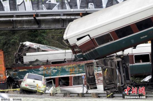 當(dāng)?shù)貢r間12月18日,，美國全國鐵路客運公司一列客車在華盛頓州塔科馬以南脫軌，造成多人死傷,。