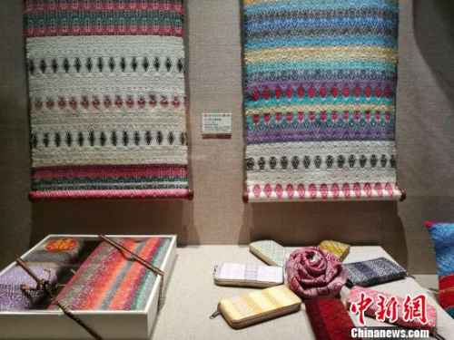圖為精美的“壯太同紋錦”制品?!『h(yuǎn)航 攝 圖為精美的“壯太同紋錦”制品,?!『h(yuǎn)航 攝