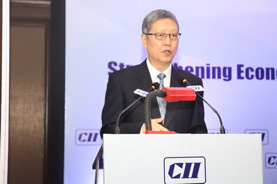 中國前副外長何亞非作主旨發(fā)言,。 中國前副外長何亞非作主旨發(fā)言,。