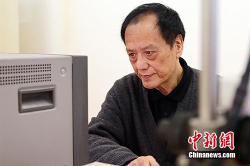 資料圖為王澤山院士在實(shí)驗(yàn)室。朱志飛攝 資料圖為王澤山院士在實(shí)驗(yàn)室,。朱志飛攝