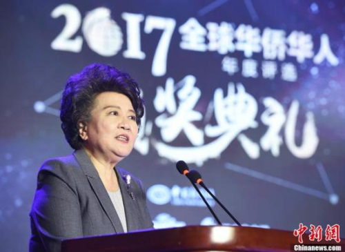 1月10日,,由中國新聞社主辦的“2017全球華僑華人年度評選”頒獎典禮在北京舉行,,“2017全球華僑華人十大新聞”在現場揭曉,國務院僑辦主任裘援平出席頒獎典禮并致辭,。<a target='_blank' >中新社</a>記者 侯宇 攝 1月10日,由中國新聞社主辦的“2017全球華僑華人年度評選”頒獎典禮在北京舉行,,“2017全球華僑華人十大新聞”在現場揭曉,,國務院僑辦主任裘援平出席頒獎典禮并致辭。<a target='_blank' >中新社</a>記者 侯宇 攝