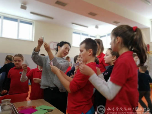 剪紙體驗活動,。 剪紙體驗活動。