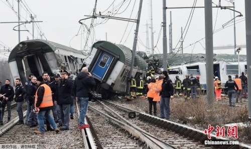 當(dāng)?shù)貢r(shí)間1月25日,，意大利米蘭郊區(qū)一列火車在早高峰時(shí)段發(fā)生脫軌事故，已造成至少2人死亡,，10人重傷,，約100人輕傷。