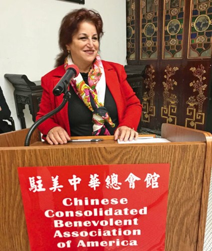 阿里奧圖贊揚已故市長李孟賢的貢獻(xiàn),。(美國《世界日報》/黃少華 攝) 阿里奧圖贊揚已故市長李孟賢的貢獻(xiàn)。(美國《世界日報》/黃少華 攝)