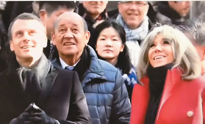 隨行法國(guó)訪問(wèn)團(tuán)的林嘉怡(左三) 隨行法國(guó)訪問(wèn)團(tuán)的林嘉怡(左三)
