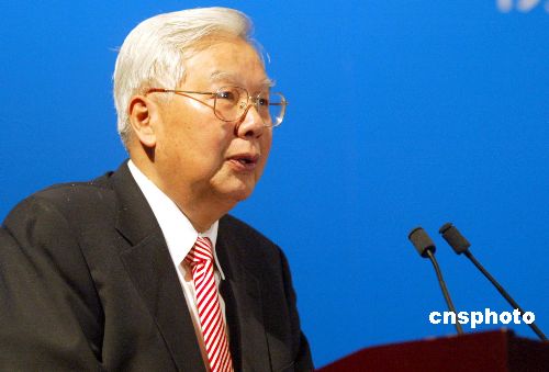 羅豪才在兩岸青年論壇開幕式上講話。 羅豪才在兩岸青年論壇開幕式上講話,。