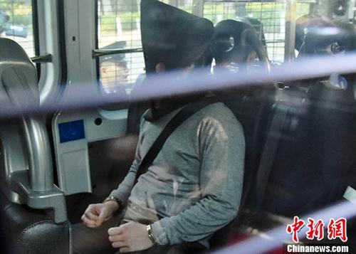香港大埔公路一輛巴士10日發(fā)生側(cè)翻事故,,致19人死亡,30歲司機(jī)被控危險(xiǎn)駕駛引致他人死亡罪名,。 <a target='_blank' >中新社</a>記者 麥尚旻 攝 香港大埔公路一輛巴士10日發(fā)生側(cè)翻事故,,致19人死亡,,30歲司機(jī)被控危險(xiǎn)駕駛引致他人死亡罪名。 <a target='_blank' >中新社</a>記者 麥尚旻 攝