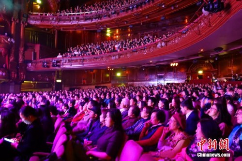 London Palladium 劇院座無(wú)虛席。 <a target='_blank' >中新社</a>記者 冉文娟 攝