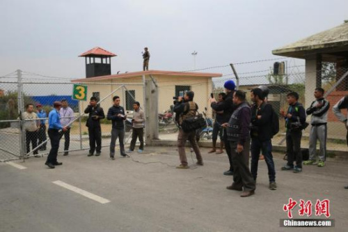 孟加拉國US-Bangla航空公司一架飛機3月12日下午在尼泊爾加德滿都特里布萬國際機場跑道附近墜毀,。圖為事故機場附近。<a target='_blank' >中新社</a>記者 張晨翼 攝