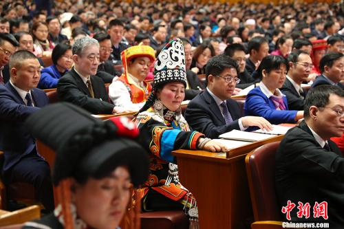 3月20日,,十三屆全國(guó)人大一次會(huì)議在北京人民大會(huì)堂舉行閉幕會(huì),。 (<a target='_blank' >中新社</a>記者 劉震 攝) 3月20日,,十三屆全國(guó)人大一次會(huì)議在北京人民大會(huì)堂舉行閉幕會(huì)。 (<a target='_blank' >中新社</a>記者 劉震 攝)