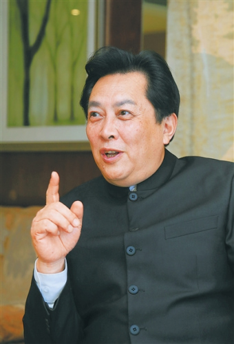 著名表演藝術(shù)家唐國強(qiáng),。 本報記者 李英挺 攝 著名表演藝術(shù)家唐國強(qiáng),。 本報記者 李英挺 攝