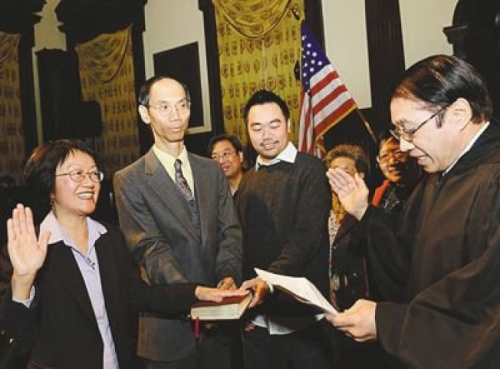 陳倩雯2009年勝選市議員,，創(chuàng)下百年華埠華人參政史。（美國(guó)《世界日?qǐng)?bào)》資料照片）