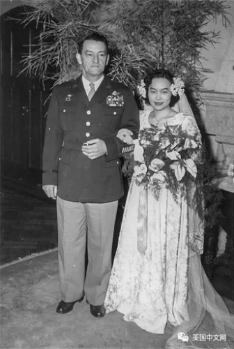 1947年12月21日,，兩人在上海虹橋美華村5號結(jié)婚,。