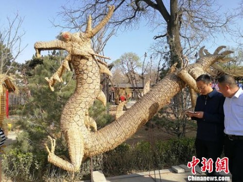 青龍古鎮(zhèn)是護(hù)衛(wèi)太原北部的第一軍事要塞,,又是晉商“走西口”的必經(jīng)之路,是山西“走出去”的鄉(xiāng)親魂?duì)繅?mèng)縈的地方,?!罱苡?攝 青龍古鎮(zhèn)是護(hù)衛(wèi)太原北部的第一軍事要塞,,又是晉商“走西口”的必經(jīng)之路,,是山西“走出去”的鄉(xiāng)親魂?duì)繅?mèng)縈的地方?!罱苡?攝