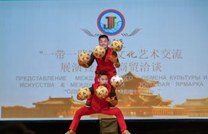 精彩演出(圖片來源:中國駐俄羅斯大使館網(wǎng)站) 精彩演出(圖片來源:中國駐俄羅斯大使館網(wǎng)站)