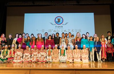 精彩演出(圖片來源:中國駐俄羅斯大使館網(wǎng)站) 精彩演出(圖片來源:中國駐俄羅斯大使館網(wǎng)站)