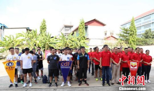 圖為在柬中資企業(yè)的中柬員工運動員。商會提供 圖為在柬中資企業(yè)的中柬員工運動員,。商會提供
