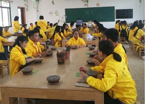 營員們體驗(yàn)了制茶、品茶和陶藝等傳統(tǒng)文化活動(dòng) 營員們體驗(yàn)了制茶,、品茶和陶藝等傳統(tǒng)文化活動(dòng)