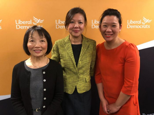 杜淑真和另兩位自民黨華人候選人Linda Chung(左)及 Sarah Cheung Johnson(右)