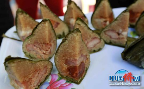 美味的海南粽子,。 張茜翼 攝 美味的海南粽子,?!堒缫?攝
