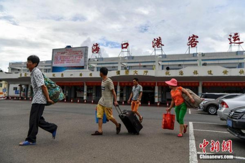 瓊州海峽航線已于4日15時(shí)全線停航防臺(tái)避風(fēng),。(圖片來源:中國(guó)新聞網(wǎng)) 瓊州海峽航線已于4日15時(shí)全線停航防臺(tái)避風(fēng),。(圖片來源:中國(guó)新聞網(wǎng))
