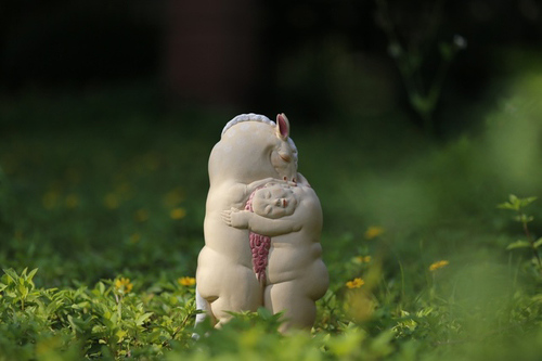 以人馬相擁怪誕藝術(shù)的方式表達(dá)愛意的《戀人絮語》,。受訪者供圖。 以人馬相擁怪誕藝術(shù)的方式表達(dá)愛意的《戀人絮語》,。受訪者供圖,。