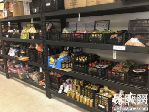 貨架上的商品琳瑯滿目(僑報(bào)記者王馨謠攝)
