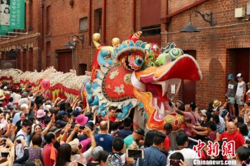 澳華歷史博物館的千禧龍巡游盛況,?!w清 攝 澳華歷史博物館的千禧龍巡游盛況,。 歸清 攝