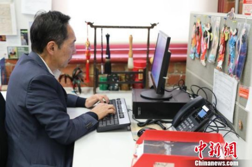 澳華歷史博物館副主席王興鄉(xiāng)在博物館做了30多年的志愿者,?!w清 攝 澳華歷史博物館副主席王興鄉(xiāng)在博物館做了30多年的志愿者,。 歸清 攝