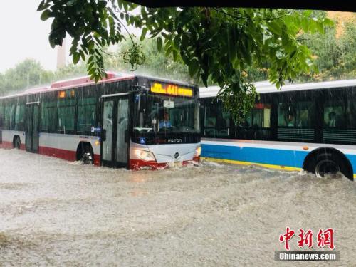 7月16日,，北京回龍觀地區(qū)的積水情況,。 純粹 攝