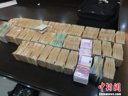 涉案金額累計(jì)高達(dá)200億元人民幣的非法買賣外匯團(tuán)伙被成功摧毀 齊黎軍 攝