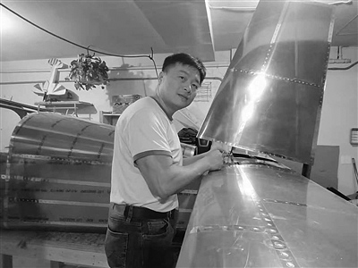 李湘宏在造他的第二架飛機(jī),。 李湘宏在造他的第二架飛機(jī),。