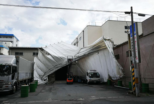 宋先生家附近一些建筑物因為臺風“飛燕”受到不同程度的破壞,。受訪者供圖 宋先生家附近一些建筑物因為臺風“飛燕”受到不同程度的破壞,。受訪者供圖