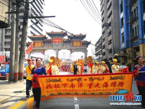 圖為2018年10月22日，湄洲媽祖祖廟董事會護(hù)駕湄洲媽祖,，千年來首次巡安菲律賓，來到馬尼拉中國城,?！￡P(guān)向東 攝