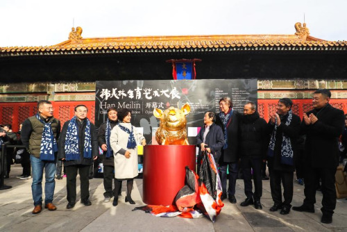 2019年1月5日，嘉賓們共同為“韓美林生肖藝術(shù)大展”揭幕