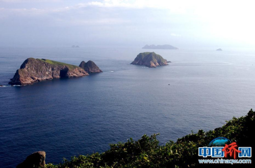 文昌外海的七州列島,。天高氣遠(yuǎn)之日,，立于文昌東部的銅鼓嶺峰頂向東北方向遠(yuǎn)眺，隱約可見幾個小島浮在浩瀚的海面上,，那就是七洲列島,，文昌漁民稱之為“七洲峙”。文昌市委宣傳部供圖