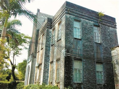 中西風(fēng)格合璧的建筑成為寫生好素材,。(圖片來源:廣州日報全媒體記者嚴(yán)建廣) 中西風(fēng)格合璧的建筑成為寫生好素材,。(圖片來源:廣州日報全媒體記者嚴(yán)建廣)