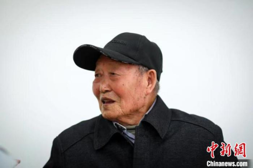 日前,，96歲的南京大屠殺幸存者岑洪桂老人在南京接受記者采訪(fǎng)?！°蟛?攝