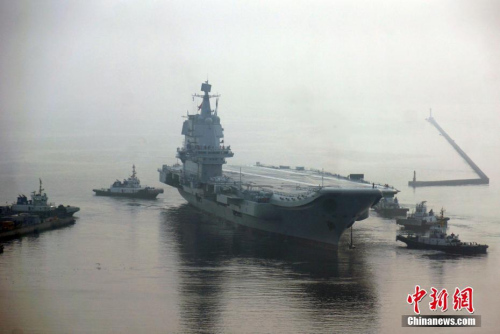 12月17日,,中國第一艘國產(chǎn)航母正式命名為山東艦,。山東艦是中國第一艘國產(chǎn)航空母艦,也是中國的第二艘航空母艦,。<a target='_blank' >中新社</a>記者 楊毅 攝 12月17日,中國第一艘國產(chǎn)航母正式命名為山東艦,。山東艦是中國第一艘國產(chǎn)航空母艦,,也是中國的第二艘航空母艦。<a target='_blank' >中新社</a>記者 楊毅 攝