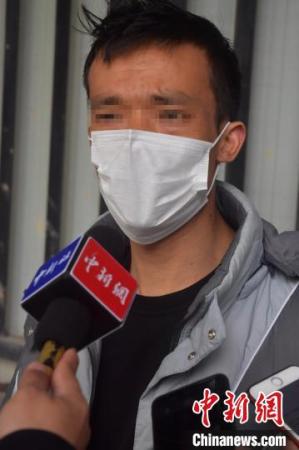 福建泉州欣佳酒店坍塌事故幸存者王昭(化名)接受<a target='_blank' >中新網(wǎng)</a>記者專訪。(張斌 攝) 福建泉州欣佳酒店坍塌事故幸存者王昭(化名)接受<a target='_blank' >中新網(wǎng)</a>記者專訪,。(張斌 攝)