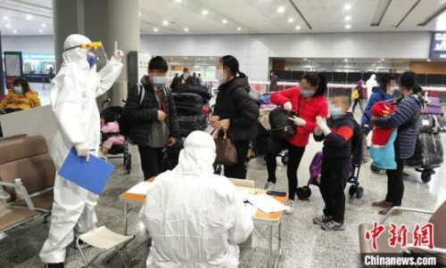 上海浦東機場,，麗水工作人員接待華僑 麗水宣傳部