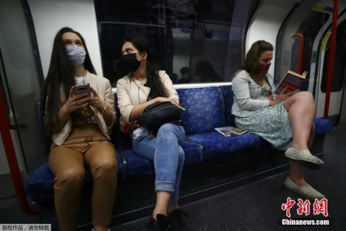 資料圖:疫情下的英國(guó)地鐵。(<a target='_blank' >中新網(wǎng)</a>) 資料圖:疫情下的英國(guó)地鐵,。(<a target='_blank' >中新網(wǎng)</a>)
