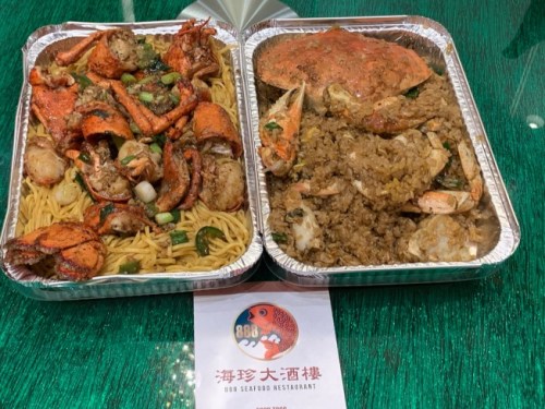 華人海鮮酒樓推出22元的龍蝦伊面和30元的螃蟹油飯,。（美國(guó)《世界日?qǐng)?bào)》記者張宏 攝）