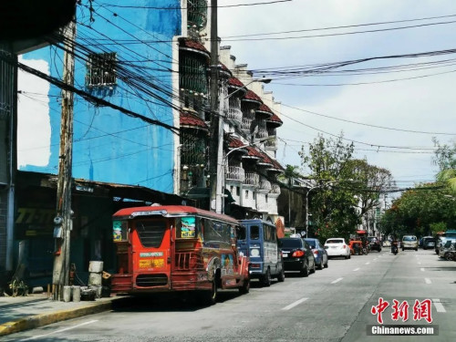 8月4日,，菲律賓首都大馬尼拉地區(qū)(NCR)和附近幾省重返“改良性強化社區(qū)隔離(MECQ)”。在馬尼拉頂級商圈綠帶,，餐廳門可羅雀,。<a target='_blank' >中新社</a>記者 關向東 攝