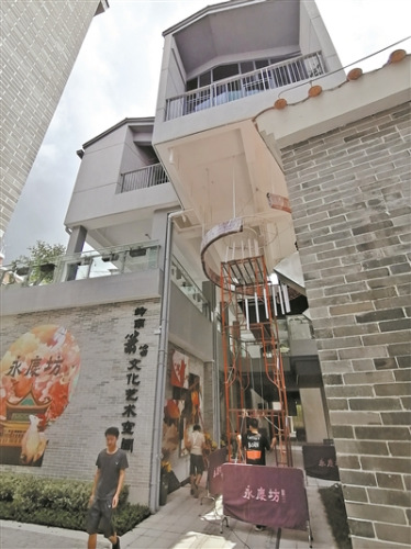 非遺街區(qū)里最大的是“南簫王”郭大強(qiáng)的工作室,。 非遺街區(qū)里最大的是“南簫王”郭大強(qiáng)的工作室,。