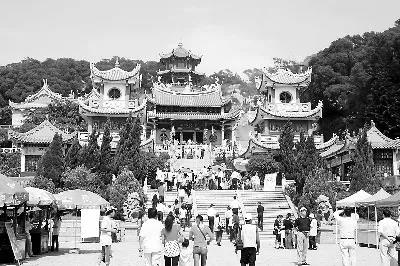 資料圖：湄洲媽祖祖廟西軸線建筑群,，包括正殿,、寢殿,、鐘鼓樓等?！　「＝ㄈ請?記者 陳建平 攝