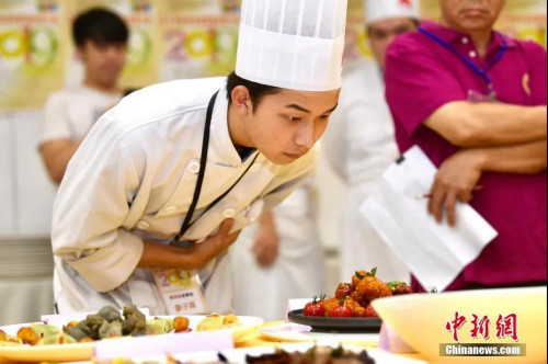 資料圖:粵菜大廚,。<a target='_blank' >中新社</a>記者 李志華 攝 資料圖:粵菜大廚,。<a target='_blank' >中新社</a>記者 李志華 攝