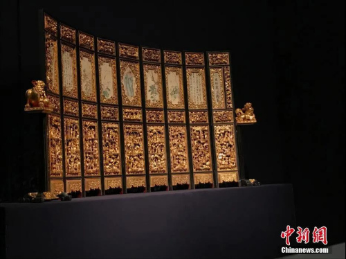 資料圖:熏香爐,、神椅轎、糖枋架等潮州木雕作品,。<a target='_blank' >中新社</a>記者 許青青 攝 資料圖:熏香爐,、神椅轎、糖枋架等潮州木雕作品,。<a target='_blank' >中新社</a>記者 許青青 攝
