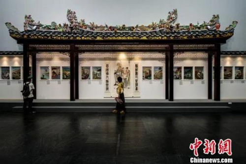 資料圖:廣東美術(shù)館收藏的潮州祠堂大屋頂,。龍宇陽 攝 資料圖:廣東美術(shù)館收藏的潮州祠堂大屋頂。龍宇陽 攝